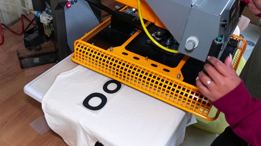 termopressa per applicare transfer DTF su t-shirt