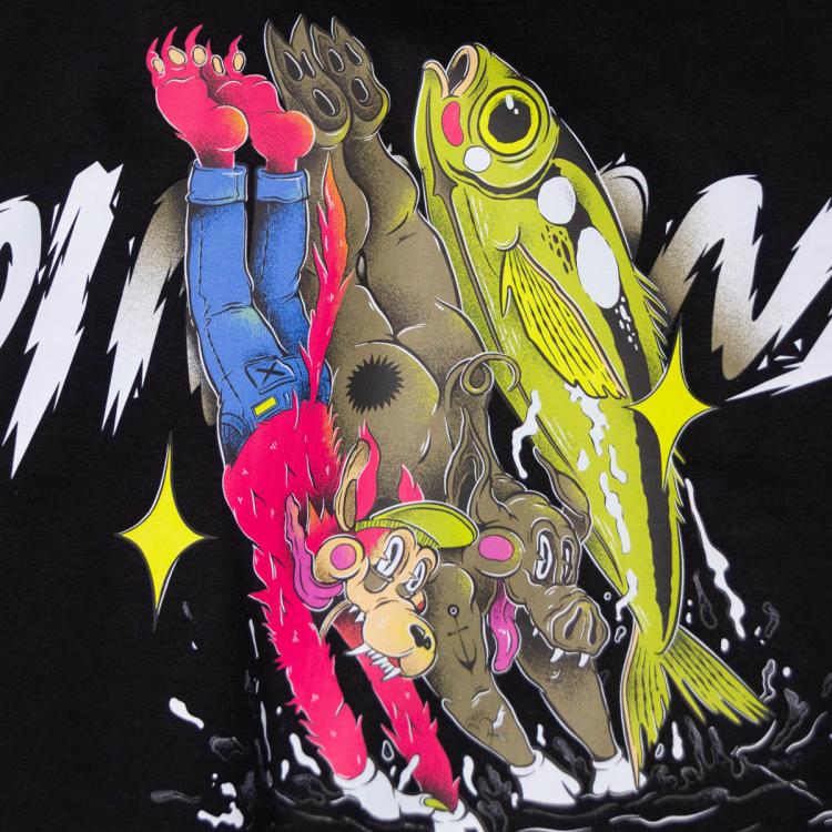 dettaglio di stampa DTF su una t-shirt nera