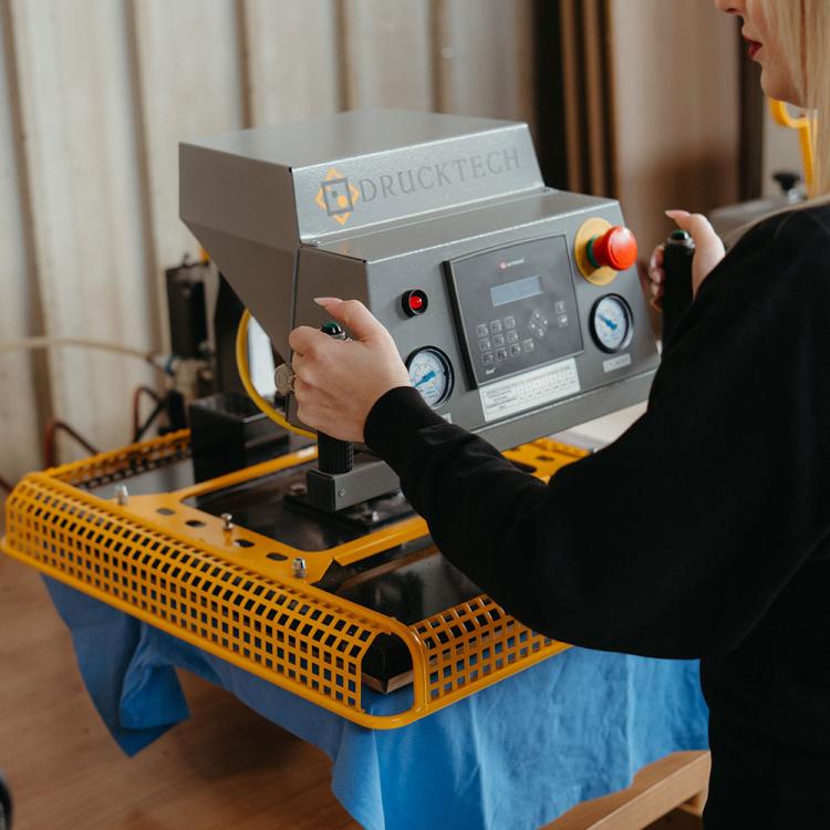 pressatura DTF con termopressa