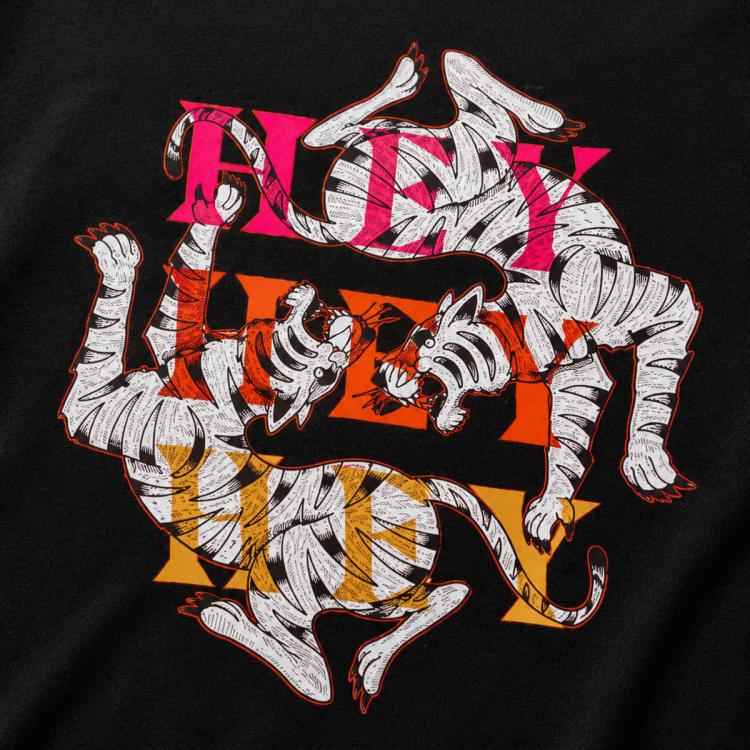 Grafica corretta stampata in DTF su una t-shirt nera