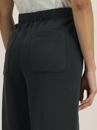 Needer Black - Dettaglio