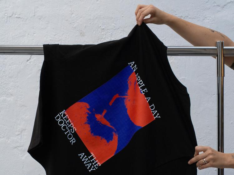 Felpa moda grafica estesa stampata in DTI che lascia il capo traspirare